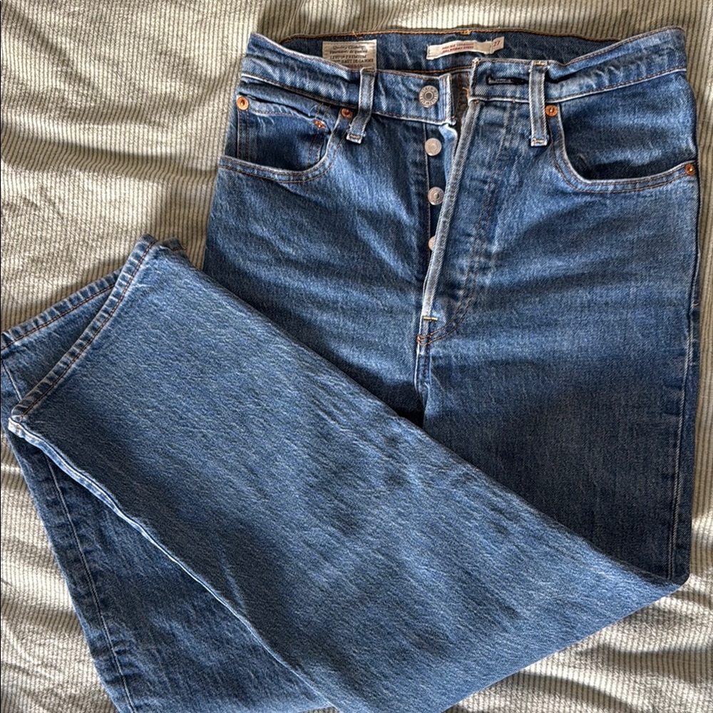 【Sold】Levi’s Ribcage Straight Denim Jeans